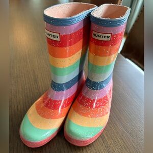 Selling a rainbow coloured pair of kids Hunter boots (size 1B/2G)